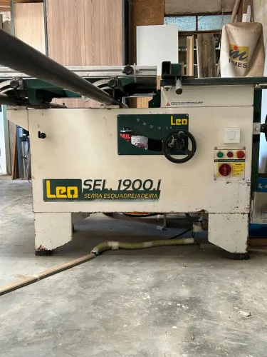 Serra esquadrejadeira Léo