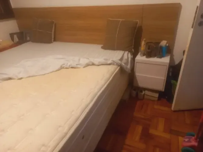 Cama e cabeceira king