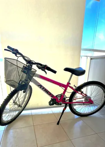 Bicicleta ATHOR Rosa Aro 24 18 Marchas - Novinha, linda e conservada.