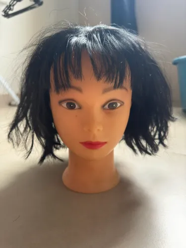 Cabeça de boneca manequim