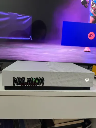 XBOX ONE S, 1TB + CONTROLE XBOX SERIES S + JOGOS