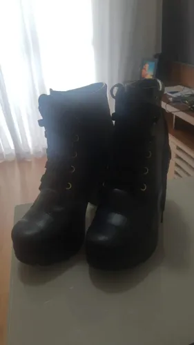 Bota e rasteirinha