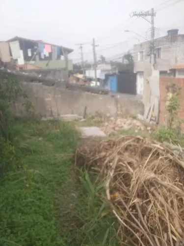 Vende se terreno de esquina pra casa ou comércio em Itaquaquecetuba valor 70 mil