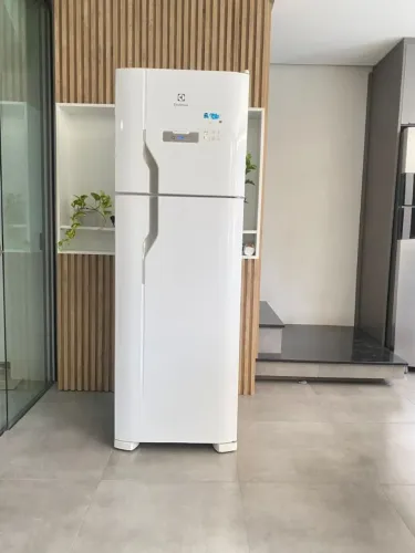 GELADEIRA ELECTROLUX FROSTFREE 220V 390L FUNCIONANDO PERFEITAMENTE 