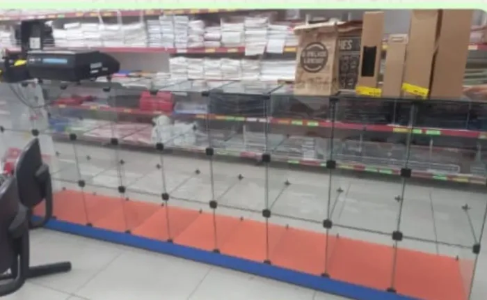 Mesa e balcões para lojas, tem conversa no valor