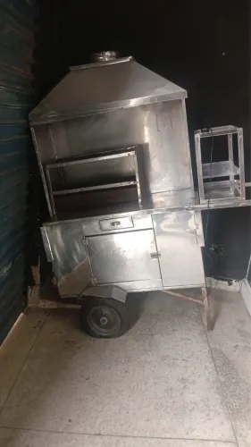 Carrinho de churrasco de alumínio.