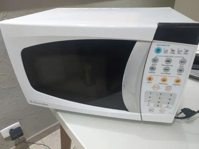 MICROONDAS ELECTROLUX 21 LITROS ESTOU NA ZN BAIRRO PQ NOVO MUNDO