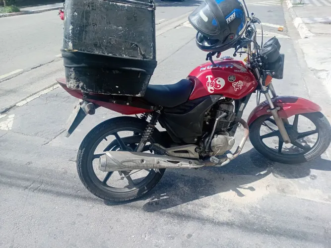 Moto trabalha 