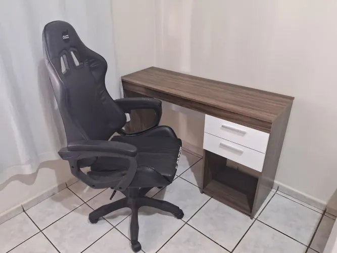 Cadeira e mesa para estudo