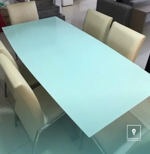 Mesa de vidro com efeito laqueado - Serviço de Envelopamento em Fortaleza