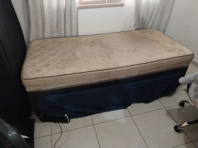 Cama box solteiro com colchão usada
