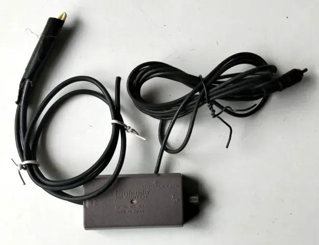 Chaveador RF Switch Nintendo (Modelo NES-003) - Para Restauro ou Aproveitamento