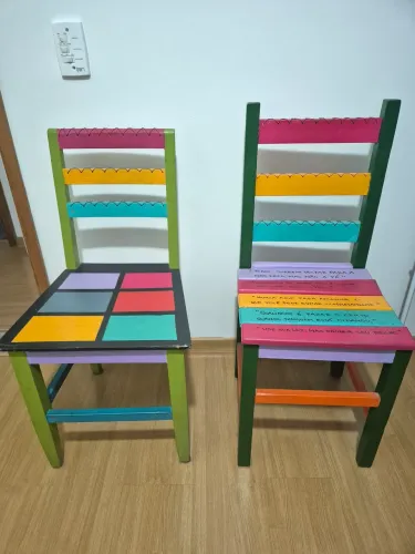 Par de cadeiras decorativas artesanais