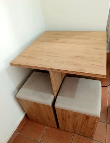 Mesa de Jantar com 4 banquetas 