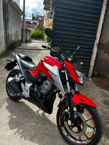 Cb 300f 23/24