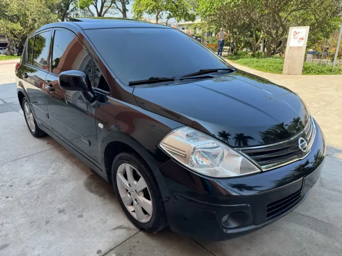 Nissan Tiida SL 1.8/1.8 Flex 16V Aut. 2011