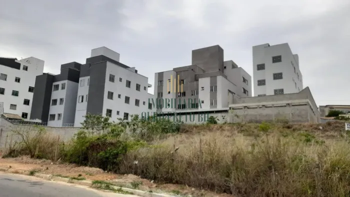 LOTE Á VENDA NO XANGRI-LÁ.