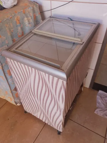 vendo freezer metalfrio muito bom gela muito, troco com ar condicionado