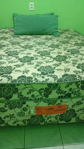 Cama box semi nova