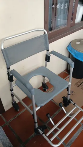 Cadeira de Banho em Alumínio (Suporta até 135kgs)