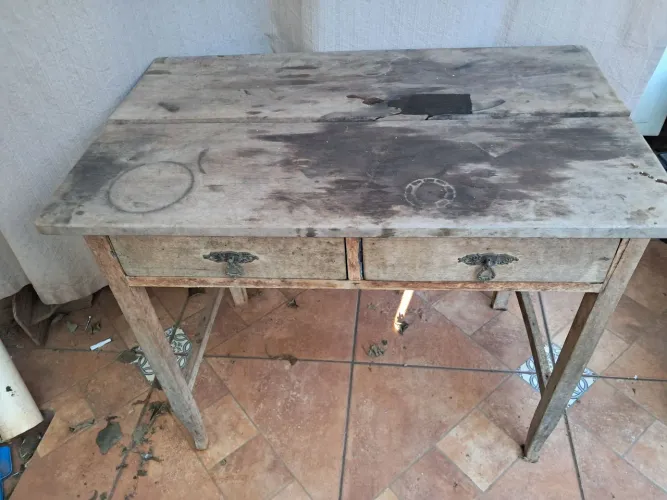Mesinha antiga de madeira 