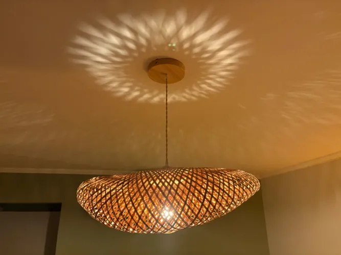 Luminária pendente de fibra natural de bambu