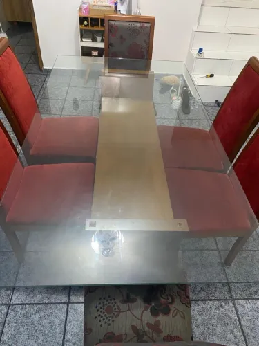 Mesa com 6 cadeiras