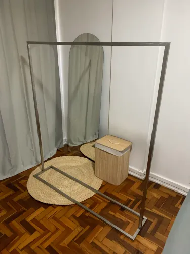 ARARA DE ROUPAS SOB MEDIDA EM AÇO INOX - 1,66 x 1,50m