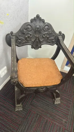 Cadeira trono Renascença Pata de Leão