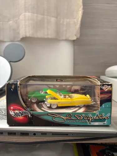 100% Hot Wheels:John D'Agostino Kustoms, inclui 1957 Cadillac Eldorado e 1953 Biarritz