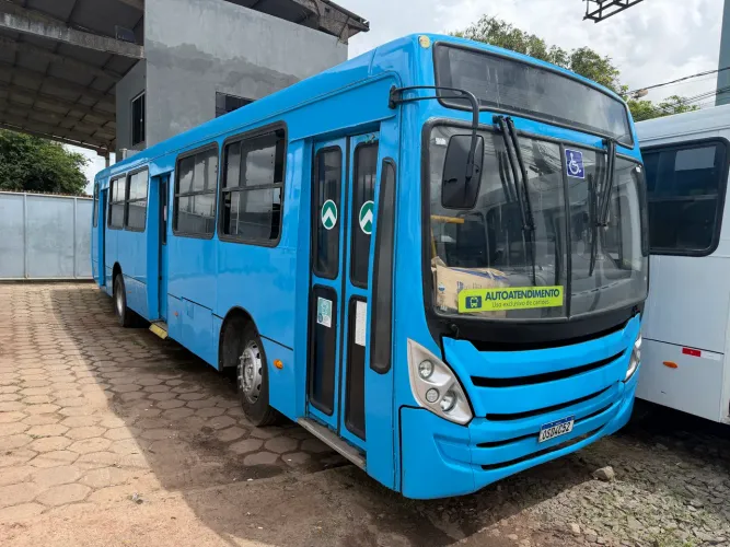 Ônibus urbano coletivo Mercedes 2012