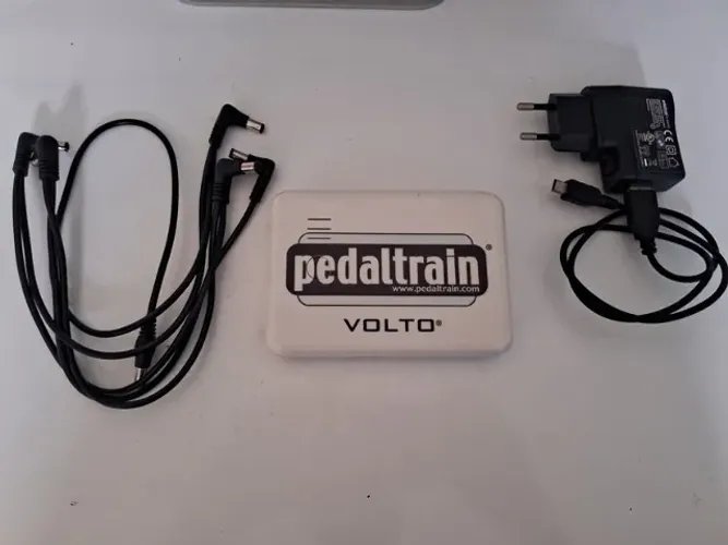 Fonte Pedaltrain Volto (Recarregável - autonomia de até 36 horas) - 2000mA