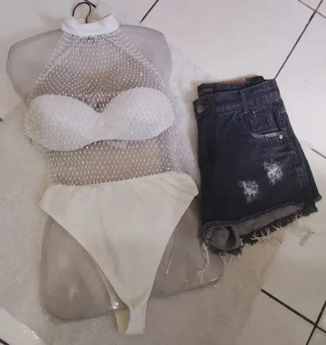BODY PEDRAS SHORT JEANS