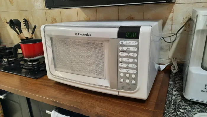 Microondas Electrolux 23L  ((ENTREGO))