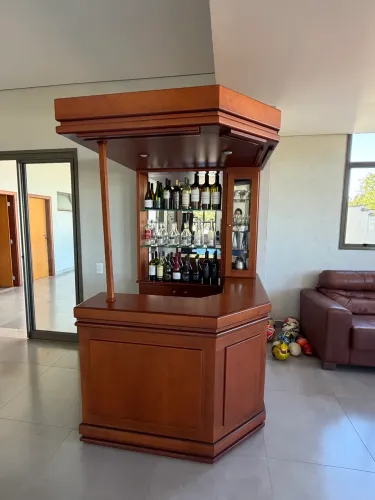 Bar de Madeira - com 4 poltronas 