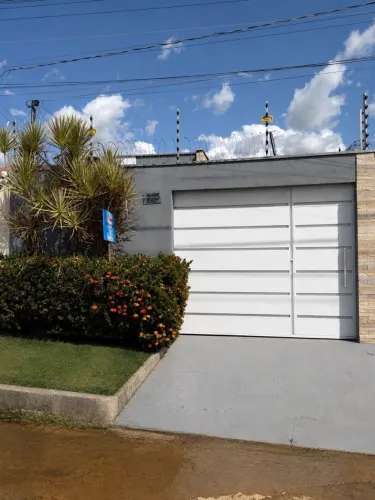 Vende-se casa no bairro parque dos Carajás