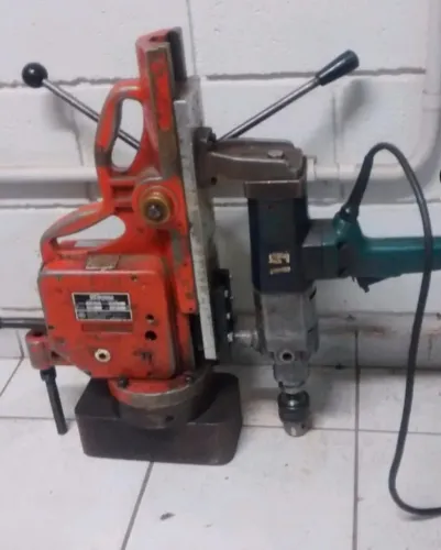 Furadeira com Base Magnética BOSCH