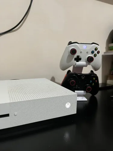 Xbox One S.