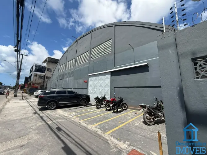 Galpão e Ponto Comercial com 2.000m² Estr. dos Remédios, Afogados