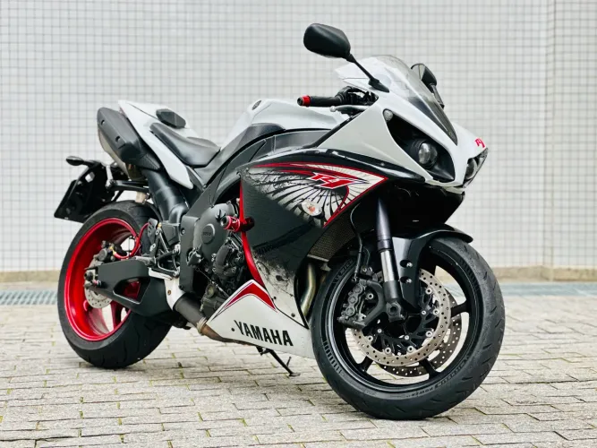 Yamaha R1 2013