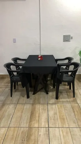 19 Cadeiras de plástico tipo poltrona