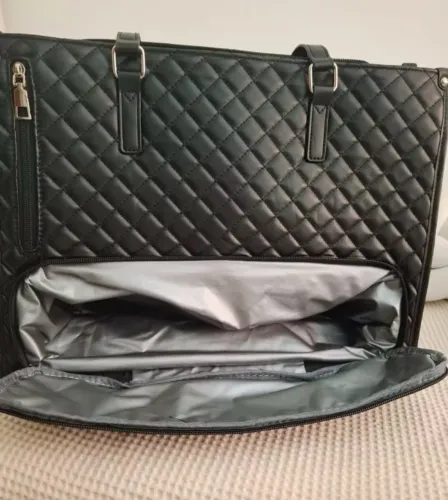 Bolsa Feminina Matelassê Preta com Compartimento Térmico