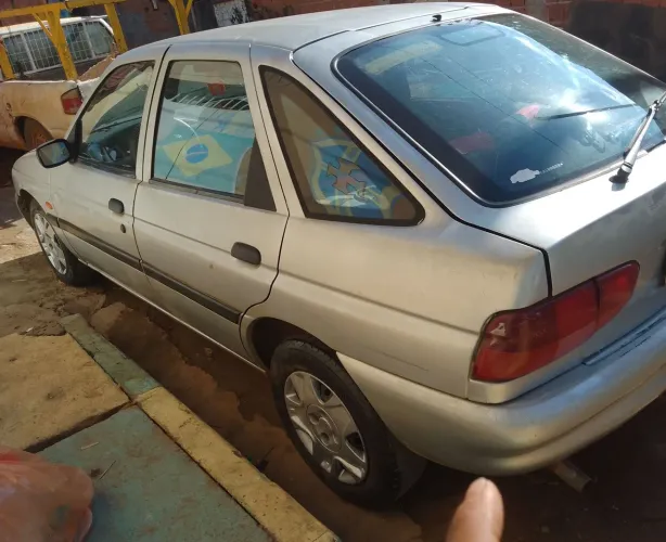 Ford Escort GL 1.8i 16V 4P 2000