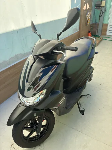 Vendo moto Yamaha fluo super conservada moto de passeio.
