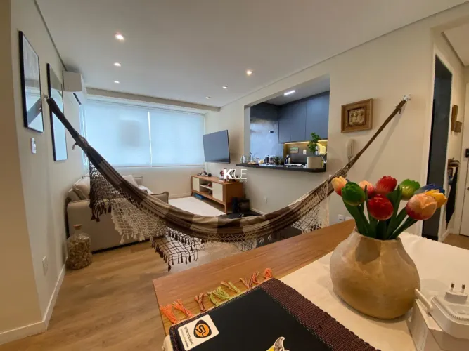 Apartamento 3 dormitórios reformado em Capoeiras.