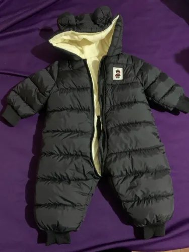 macacão puffer bebê com capuz preto 0 a 6 meses