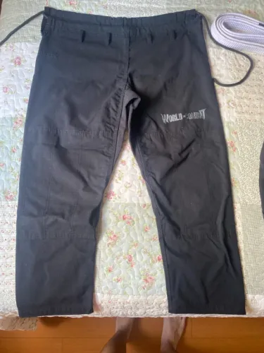 Kimono Preto + Faixa branca World Combat A2 (novo)