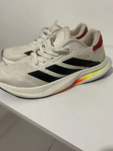 Tênis adidas