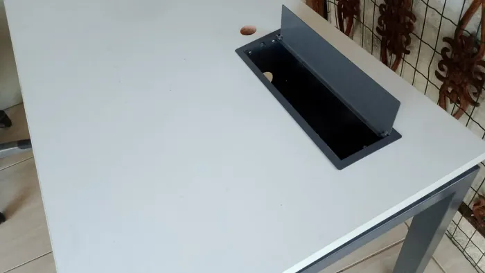 Mesa de computador reforçada 