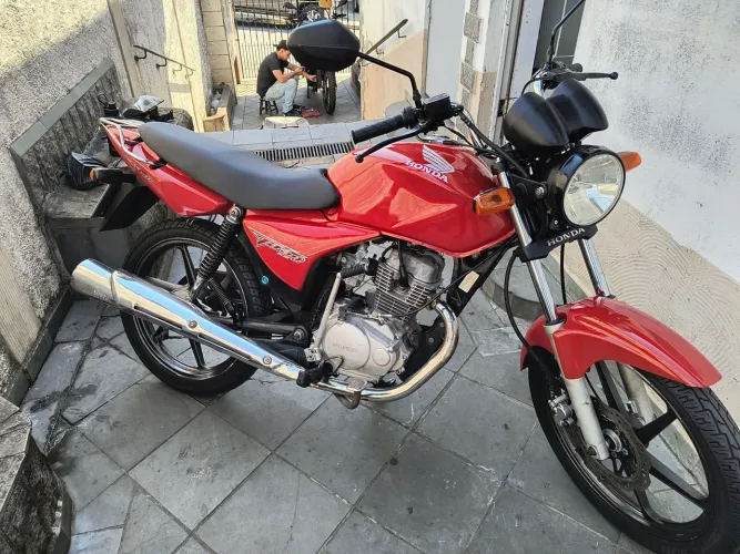 Titan 150 KS filé